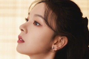 开云ky官网-羽毛球赛场年轻选手表现抢眼，羽毛球年轻人