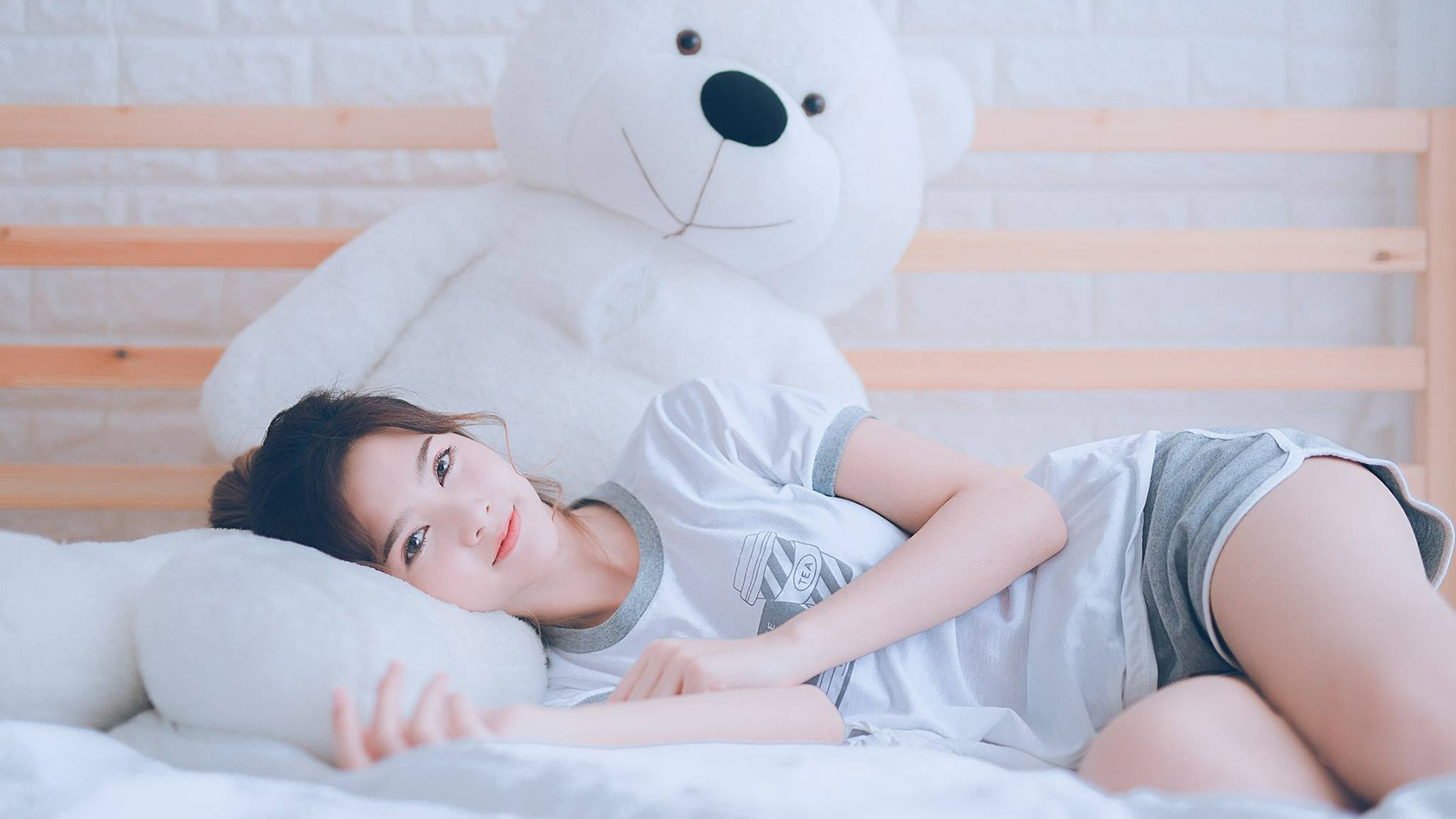 快速逼抢制造空档引爆进攻端