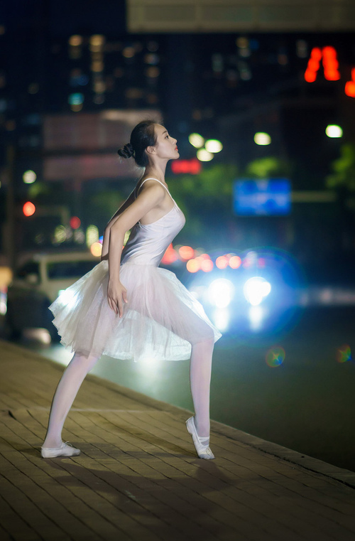 特斯·冯·迪克:以全能中场的身份,帮助南非队打破对方防线,冯斯特拉克 双子