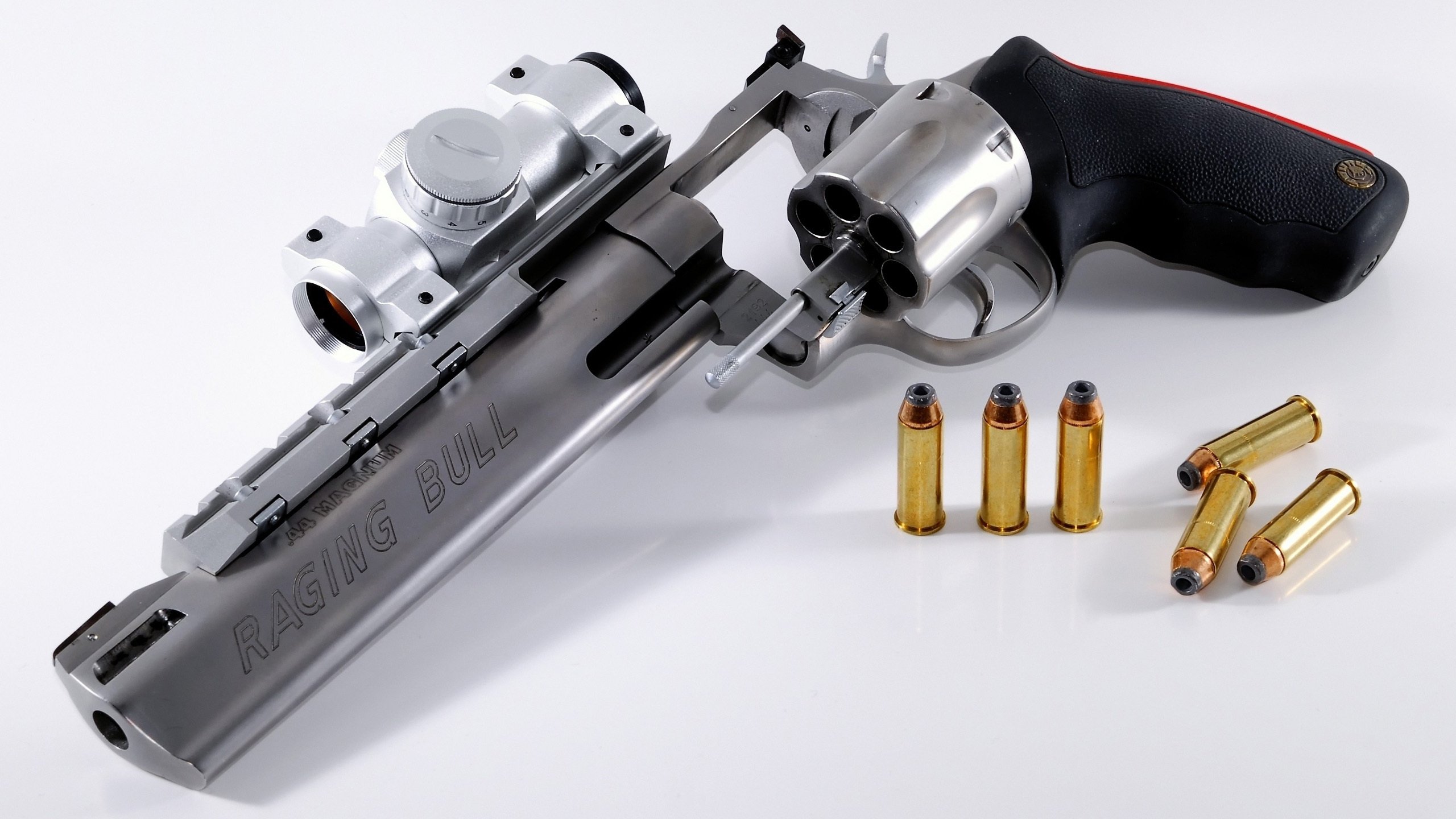 荷兰队在欧洲预赛中继续保持领先